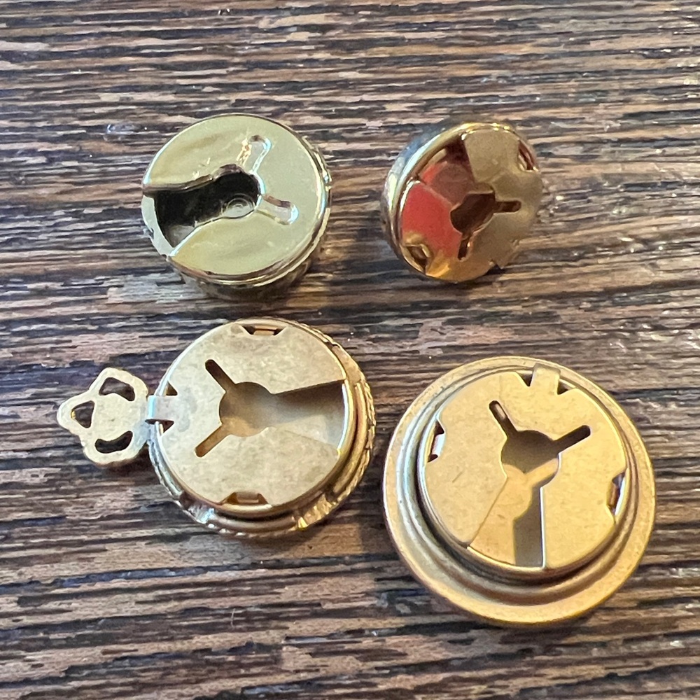 Lot 4 Vintage clock face & other lapel pins button covers ballon - Picture 5 of 5